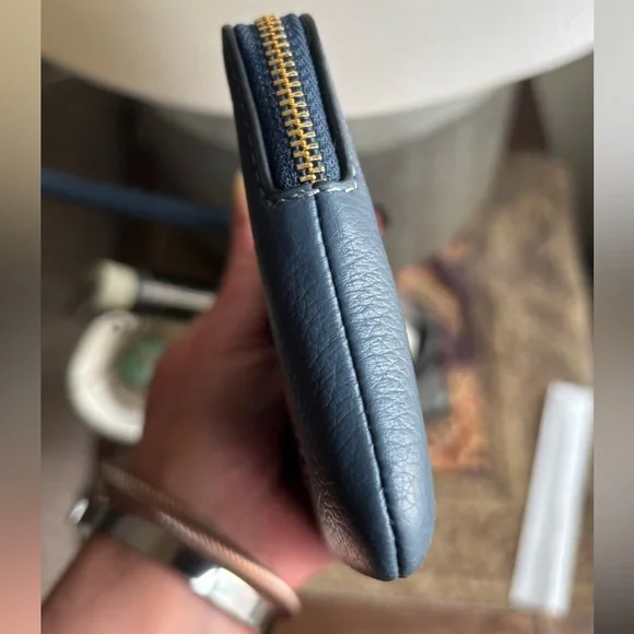 Authentic COACH Leather heart/spaceship/bicycle zip top card wristlet - Picture 8 of 11